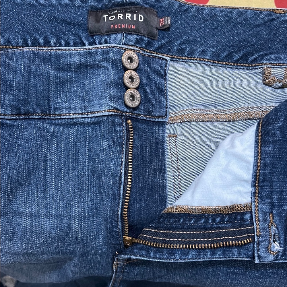 TORRID PREMIUM 👖 Medium Blue Distressed Skinny Jeans - Picture 6 of 8